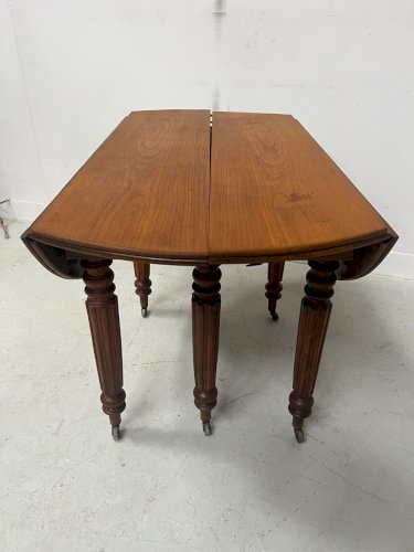 Table a six pieds Louis Philippe en merisier massif XIX siècle