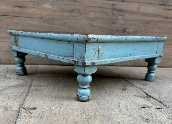 Table à thé en teck birman avec patine turquoise dorigine