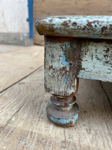 Table à thé en teck birman avec patine turquoise dorigine