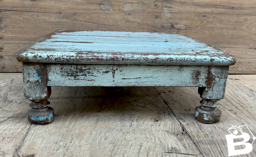 Table à thé en teck birman avec patine turquoise dorigine