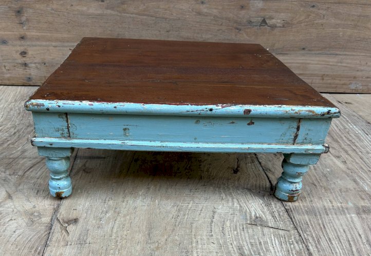 Table à thé en teck birman avec patine turquoise dorigine