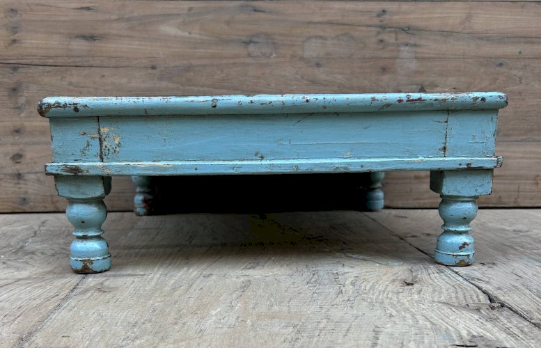 Table à thé en teck birman avec patine turquoise dorigine