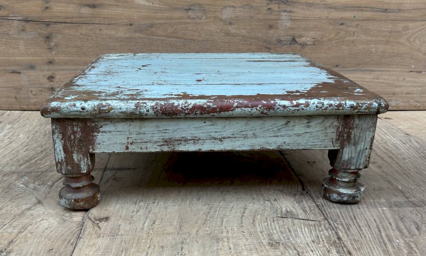 Table à thé en teck birman avec patine turquoise dorigine