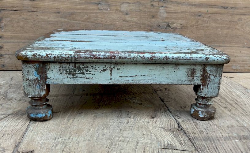 Table à thé en teck birman avec patine turquoise dorigine