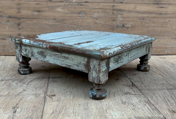 Table à thé en teck birman avec patine turquoise dorigine