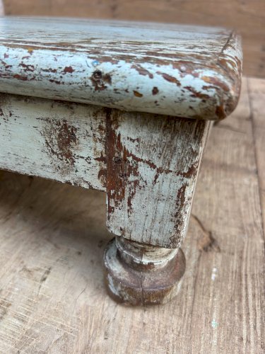 Table à thé en teck birman avec patine turquoise dorigine