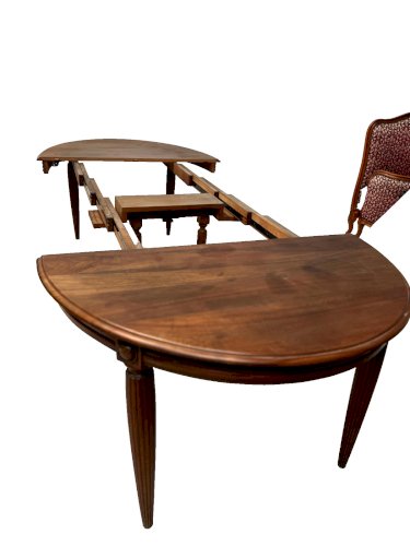 Table Art Déco en noyer massif XX siècle