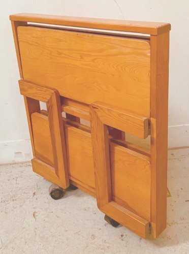 Table basse a système pliable en sapin massif XX siècle