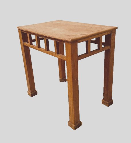 Table basse architecturale en chêne massif . XX siècle .