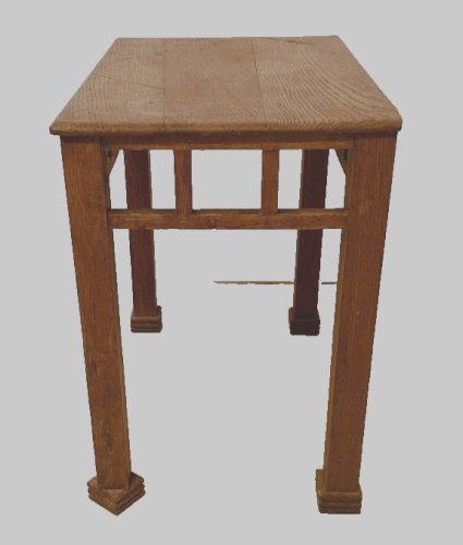 Table basse architecturale en chêne massif . XX siècle .