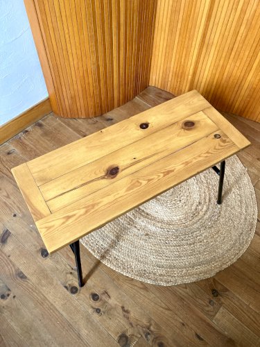 Table basse avec plateau en pin, piètement en métal tubulaire, années 1950
