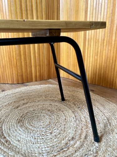 Table basse avec plateau en pin, piètement en métal tubulaire, années 1950