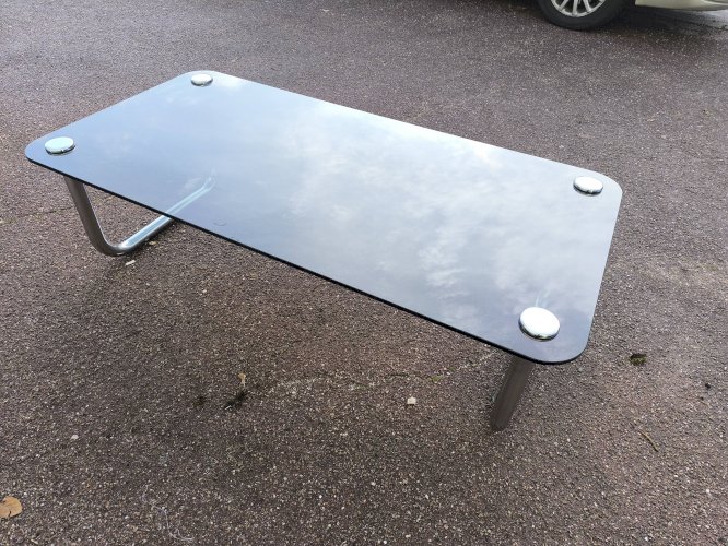 Table basse chromé et verre noir fumé space age italienne