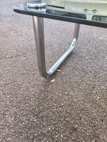 Table basse chromé et verre noir fumé space age italienne