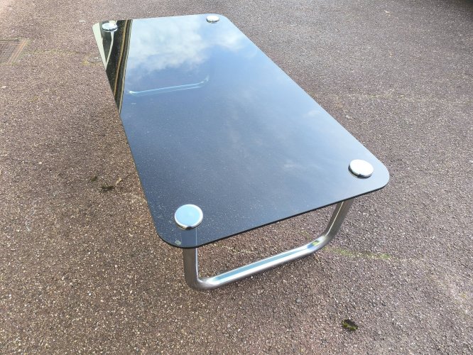 Table basse chromé et verre noir fumé space age italienne