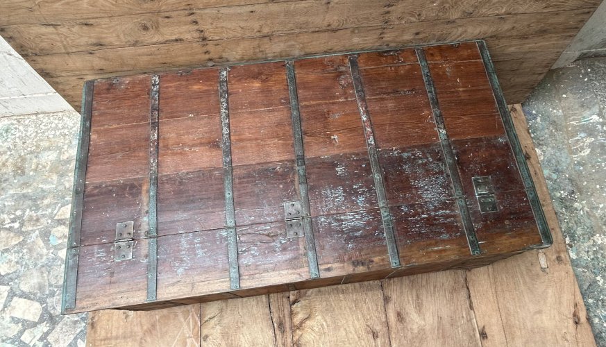 table basse - coffre en teck birman avec patine dorigine