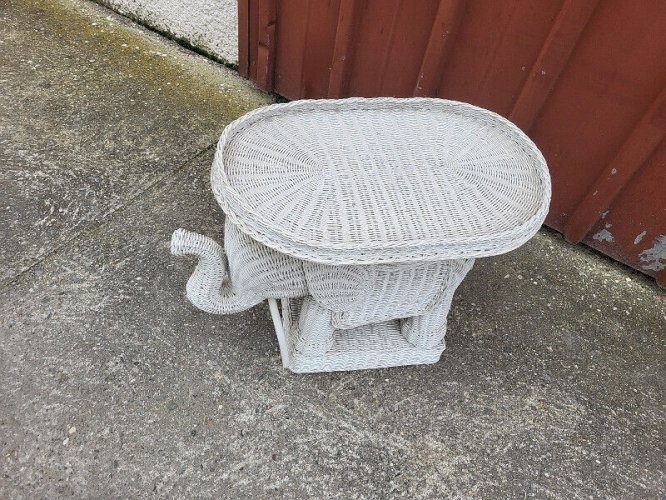 TABLE BASSE ELEPHANT EN ROTIN BLANC
