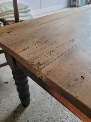 Table basse en bois et pieds tournés