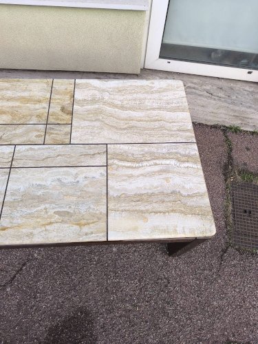 Table basse en bois et travertin 1970 1980