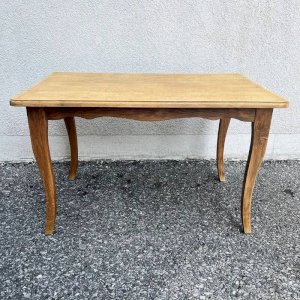 Table basse en bois naturel