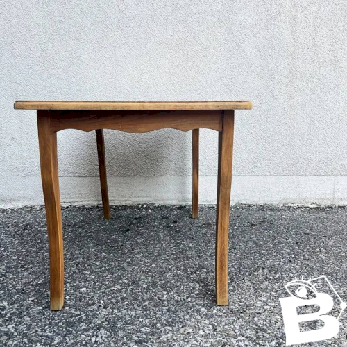 Table basse en bois naturel