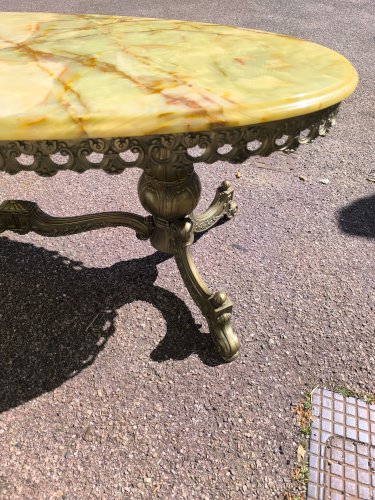 Table basse en marbre et laiton