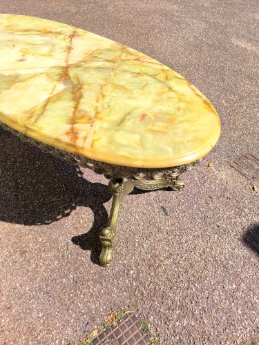 Table basse en marbre et laiton