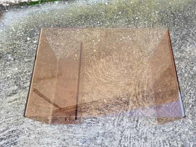 TABLE BASSE EN PLEXIGLASS FUME ATTRIBUE A MICHEL DUMAS POUR ROCHE BOBOIS 1970