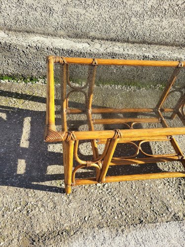 TABLE BASSE EN ROTIN ET VERRE FUME