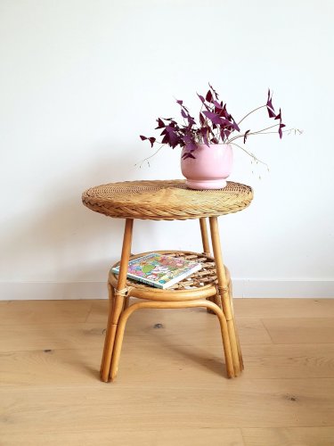 Table basse en rotin vintage