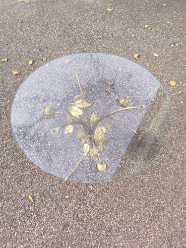 Table basse en verre  à fleurs en métal doré Florentine