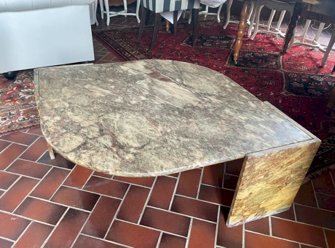 Table basse goutte d’eau en marbre 1970
