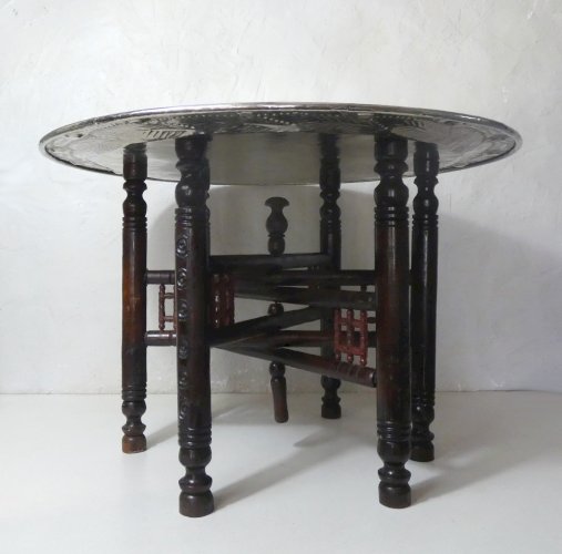 table basse orientale pliante vintage plateau métal argent 72 cm piètement bois