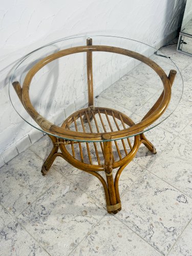 Table basse rotin vintage plateau verre années 70