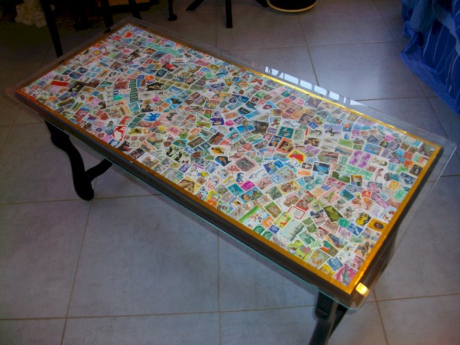 TABLE BASSE "UN PEU TIMBREE"