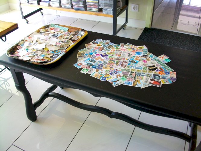 TABLE BASSE "UN PEU TIMBREE"