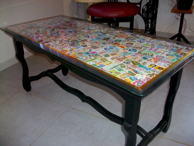 TABLE BASSE "UN PEU TIMBREE"