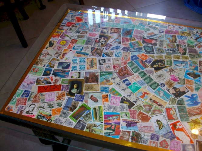 TABLE BASSE "UN PEU TIMBREE"