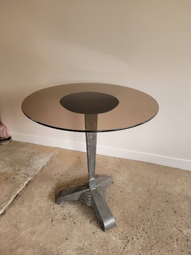 Table bistrot estampillée Louis Vuitton