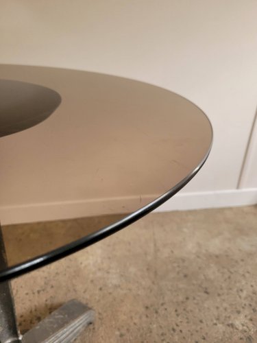 Table bistrot estampillée Louis Vuitton