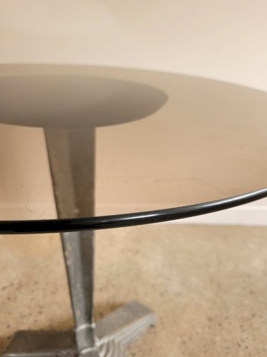 Table bistrot estampillée Louis Vuitton