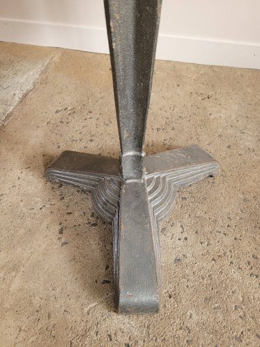 Table bistrot estampillée Louis Vuitton