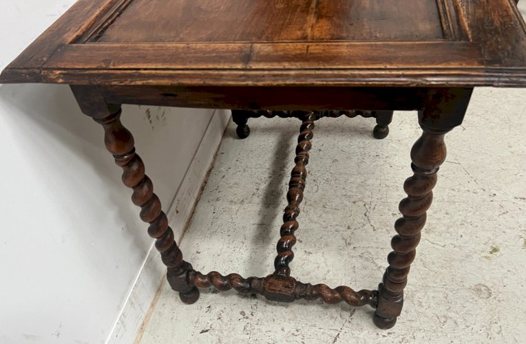 Table bureau en noyer massif du XIX siècle