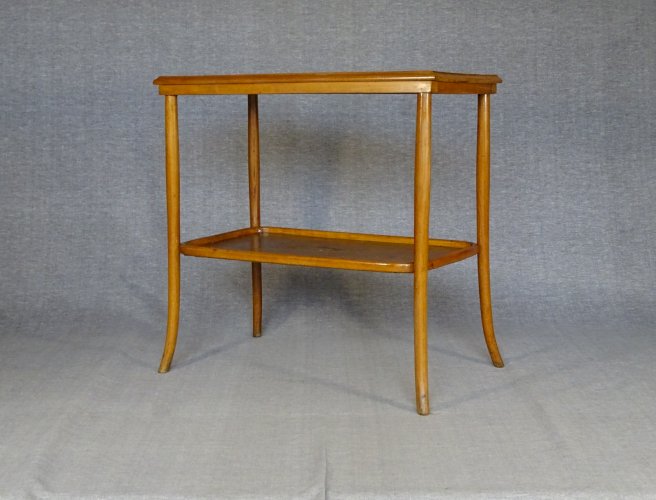 Table d'appoint dites "servante" par Baumann 1926, no Thonet