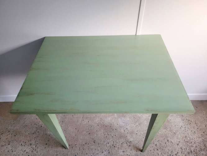 Table dappoint verte pied fusselés
