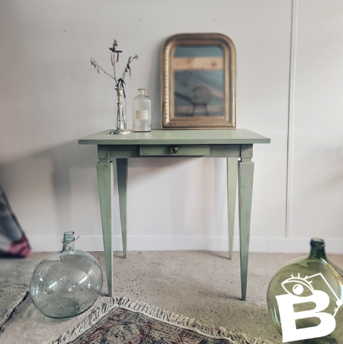 Table dappoint verte pied fusselés