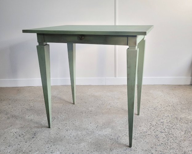 Table dappoint verte pied fusselés