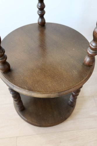 Table d’appoint vintage en bois tourné à trois niveaux meuble ancien style