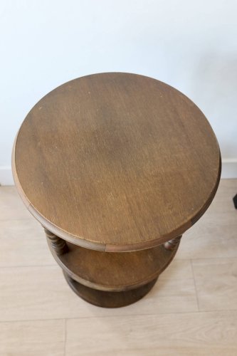Table d’appoint vintage en bois tourné à trois niveaux meuble ancien style