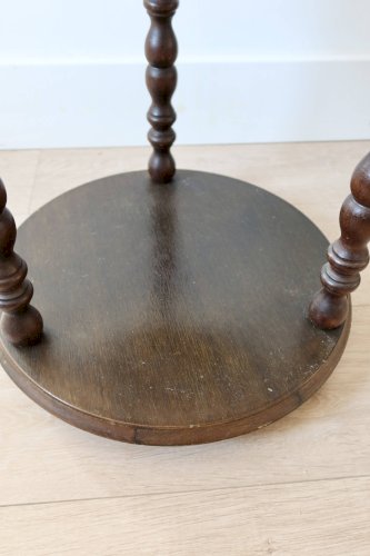 Table d’appoint vintage en bois tourné à trois niveaux meuble ancien style